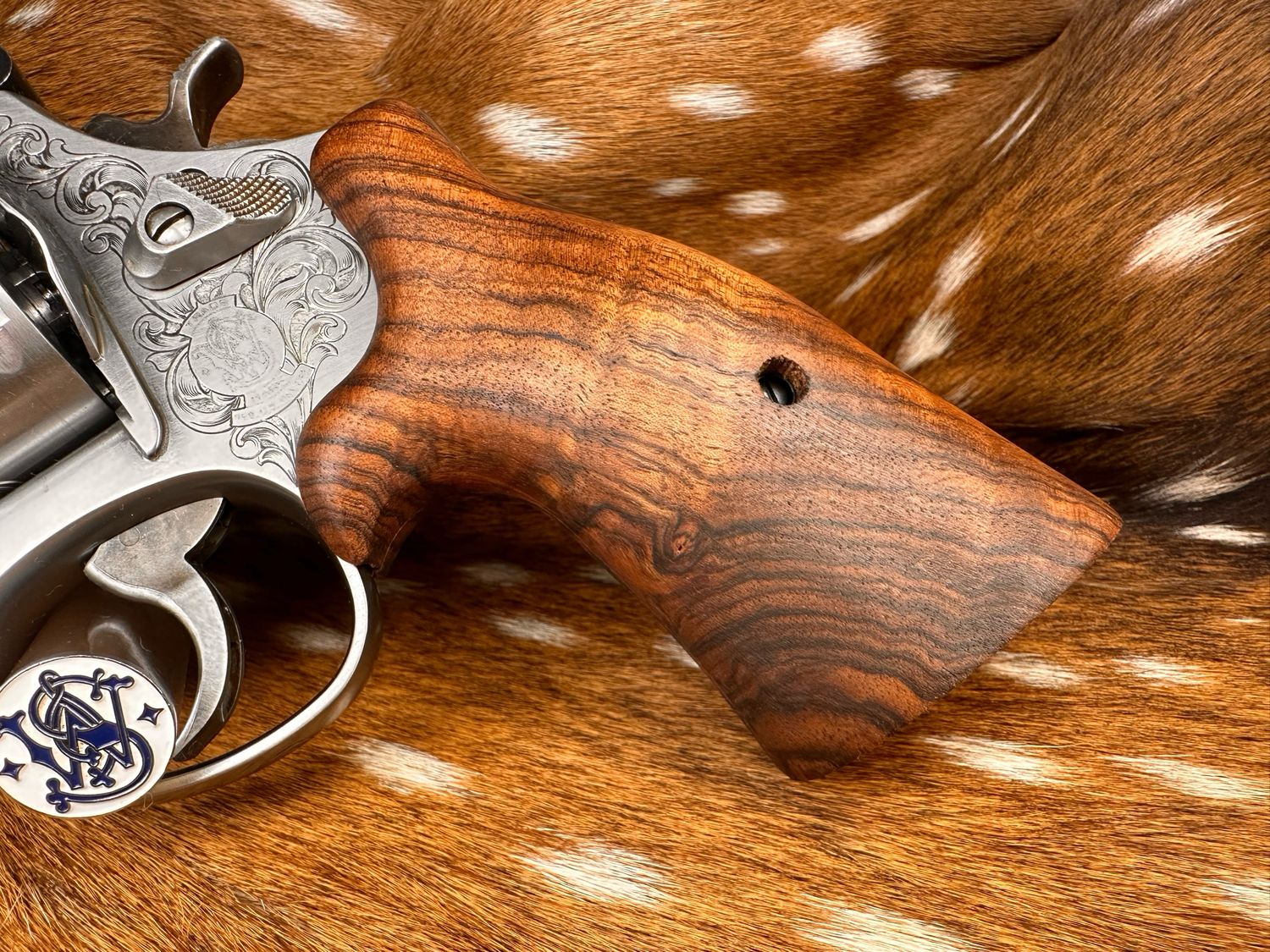 Smith & Wesson High Grade Hand-Select Walnut S&W Bear Hug Grips (N FRAME)