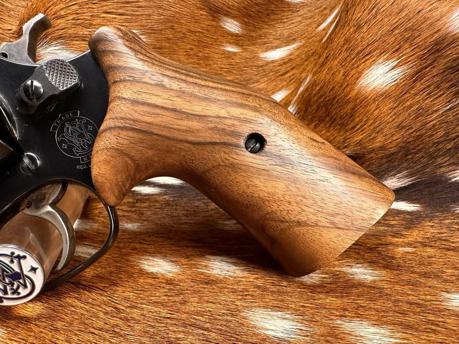 Smith & Wesson High Grade Hand Select Walnut Grips (J Frame Cub Hug)