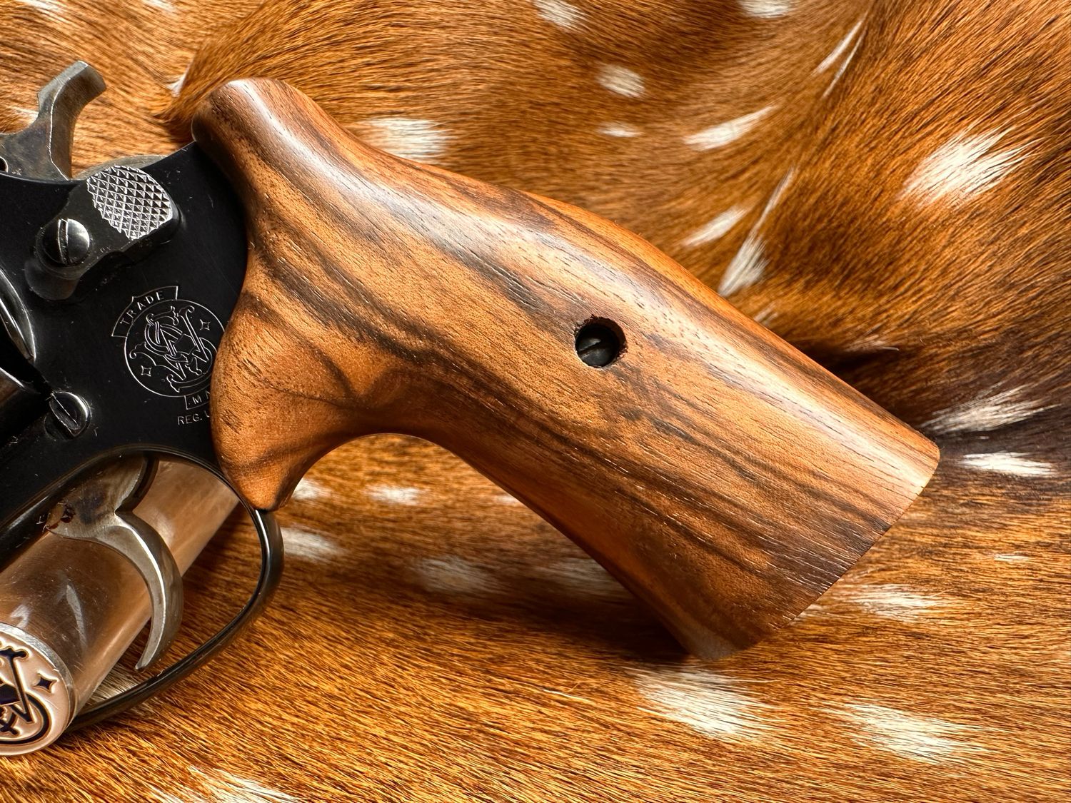 Smith & Wesson High Grade Hand Select Walnut Grips (J Frame Cub Hug)