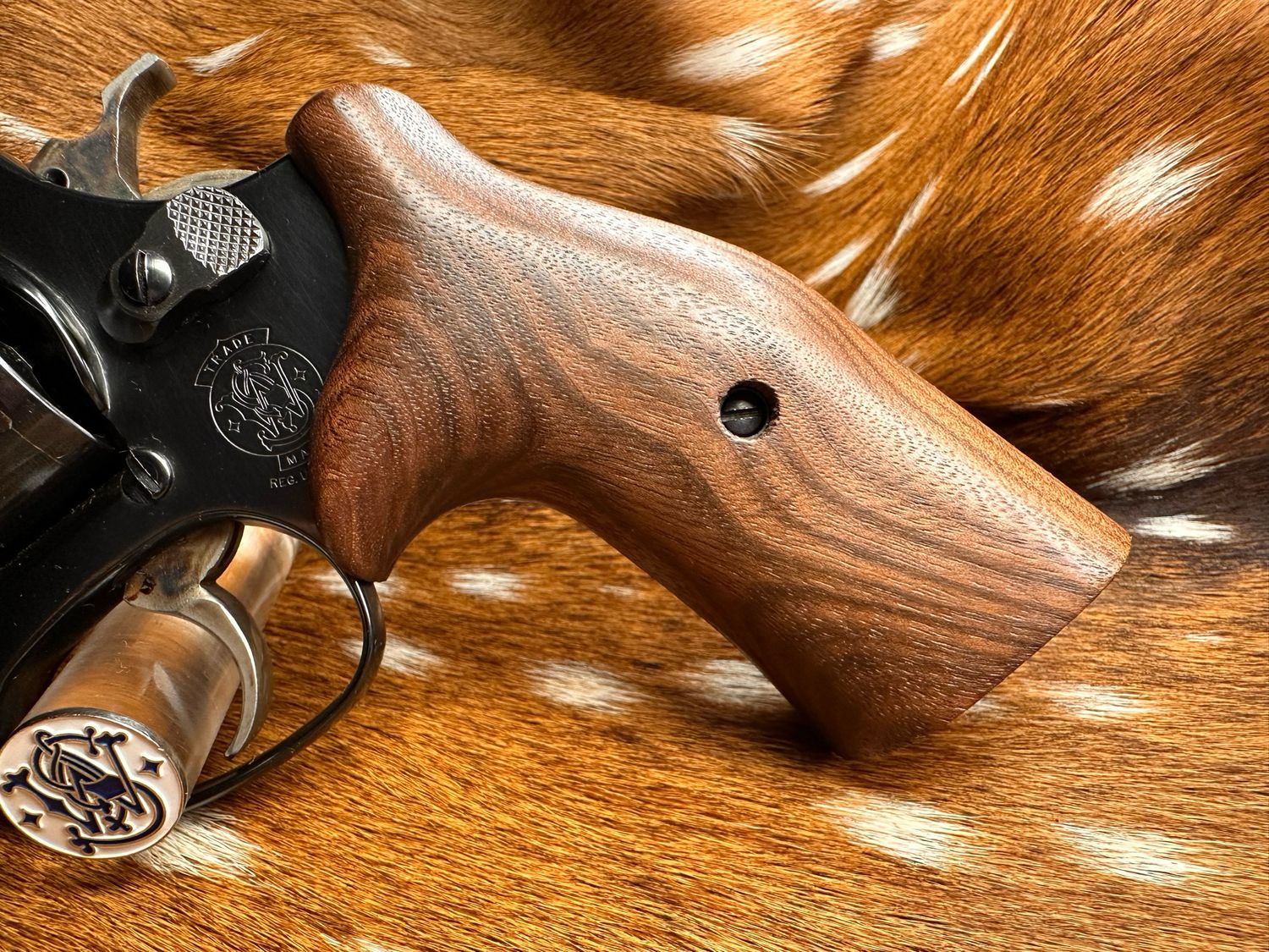Smith & Wesson High Grade Walnut Grips (J Frame Cub Hug)