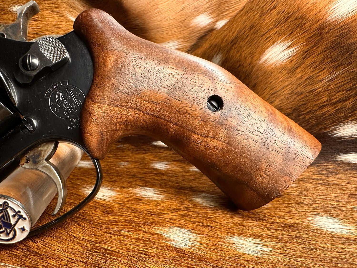 Smith & Wesson High Grade Walnut Grips (J Frame Cub Hug)