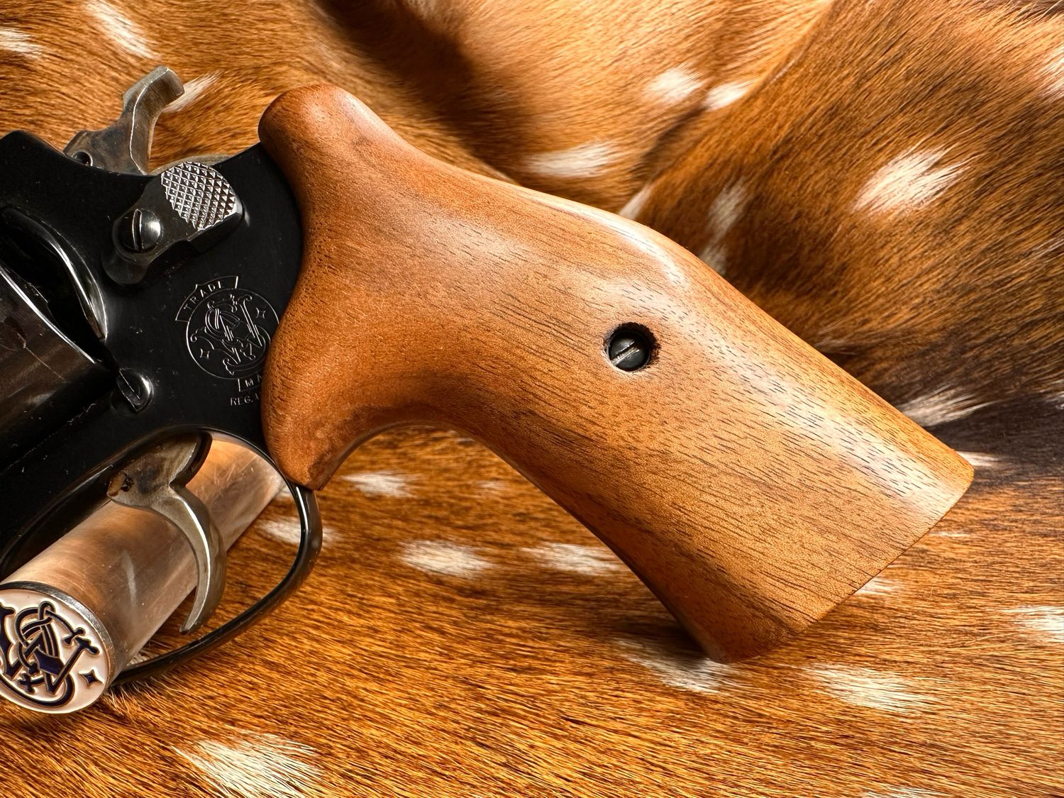 Smith & Wesson High Grade Walnut Grips (J Frame Cub Hug)