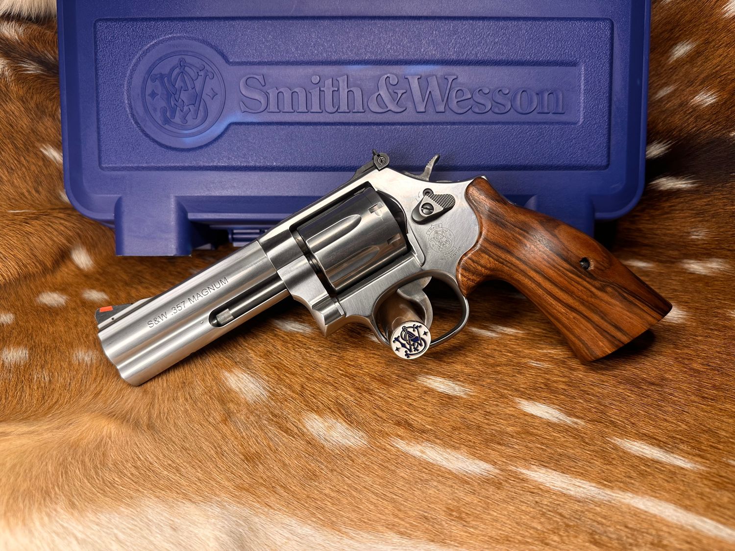 Smith & Wesson Model 686-6 4" .357 Magnum 7 Shot Revolver w/ Bear Hug Grip Upgrade