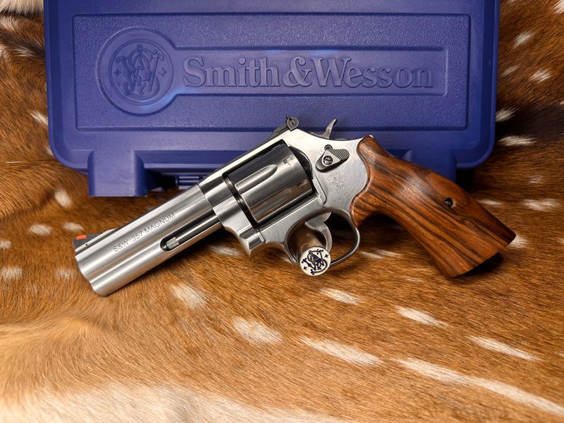 Smith & Wesson Model 686-6 4" .357 Magnum 7 Shot Revolver w/ Bear Hug Grip Upgrade