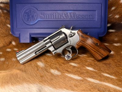 Smith & Wesson Model 686-6 4 Smith & Wesson Model 686-6 4" .357 Magnum 7 Shot Revolver w/ Bear Hug Grip Upgrade