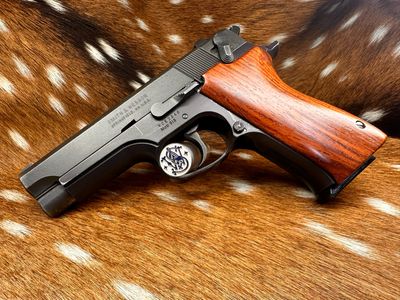 Smith & Wesson Model 915 9mm Pistol Smith & Wesson Model 915 9mm Pistol