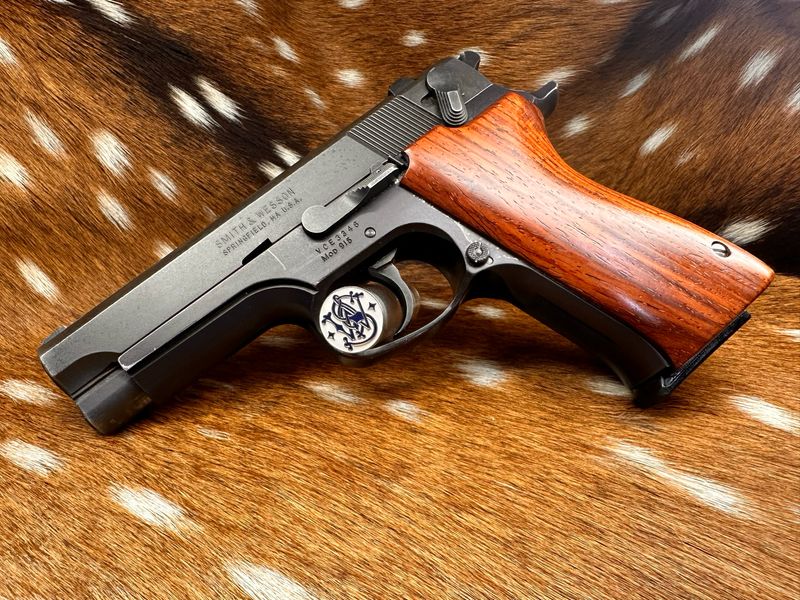 Smith & Wesson Model 915 9mm Pistol Smith & Wesson Model 915 9mm Pistol