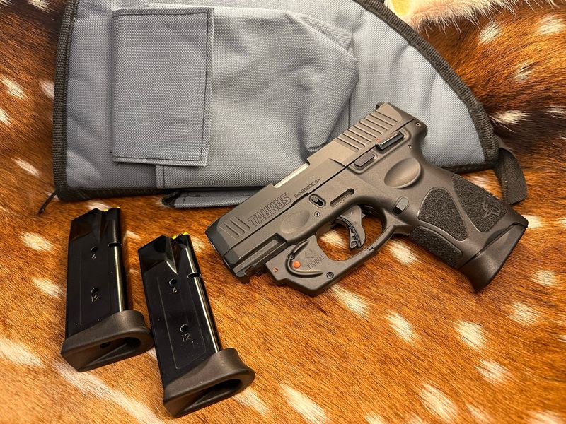 Taurus G3C — 9×19 mm — with Viridian Red Dot Taurus G3C — 9×19 mm — with Viridian Red Dot