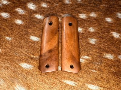 Traditional 1911 Walnut Grips