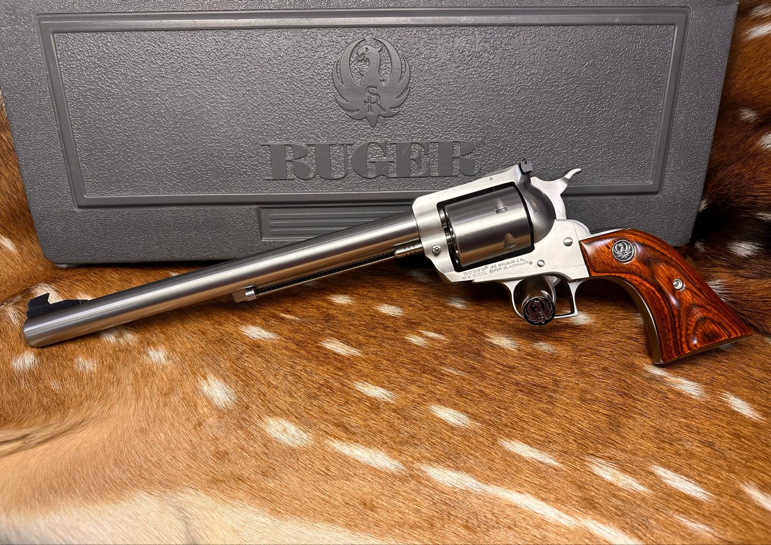 Ruger New Model Super Blackhawk .44 Magnum Revolver with Box Ruger New Model Super Blackhawk .44 Magnum Revolver with Box