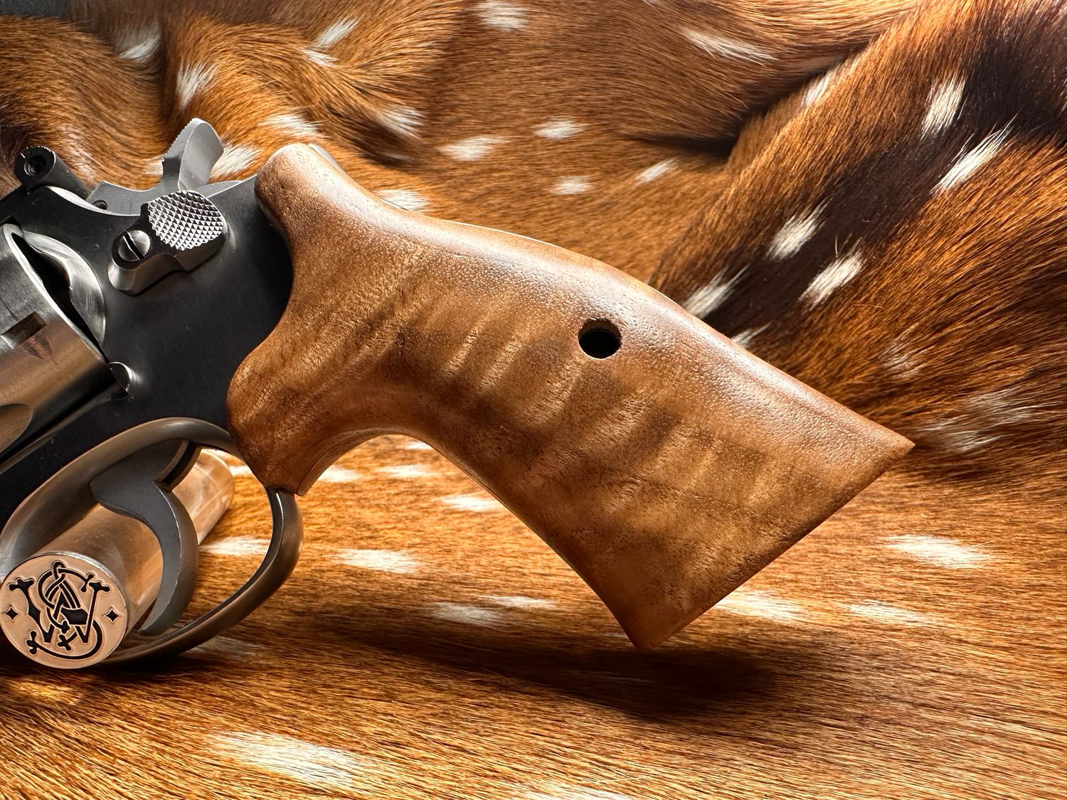 Smith & Wesson High Grade Hand Select Bastogne S&W Bear Hug Grips (K/L Round FRAME) Smith & Wesson High Grade Hand Select Bastogne S&W Bear Hug Grips (K/L Round FRAME)