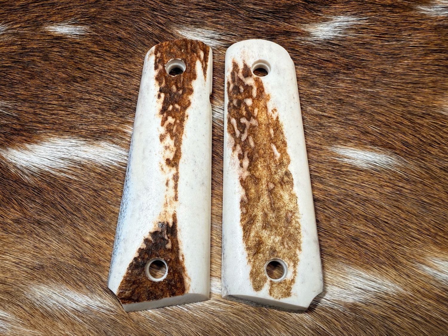 Traditional 1911 Stag Grips Traditional 1911 Stag Grips