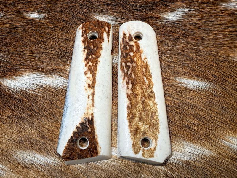Traditional 1911 Stag Grips