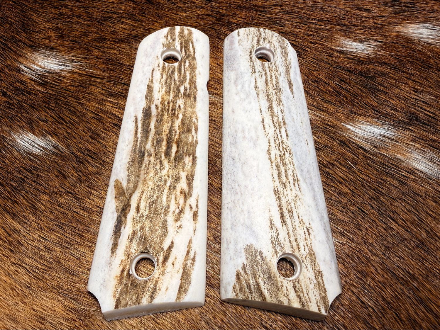 Traditional 1911 Stag Grips