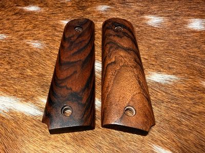 Traditional 1911 Walnut Grips