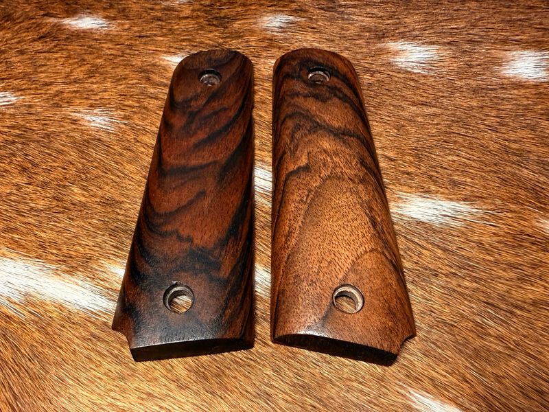 Traditional 1911 Walnut Grips
