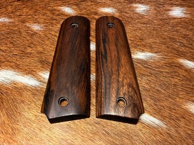 Traditional 1911 Walnut Grips