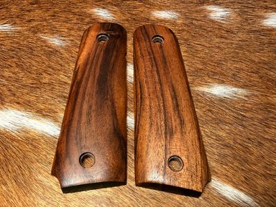 Traditional 1911 Walnut Grips