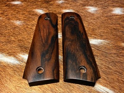 Traditional 1911 Walnut Grips