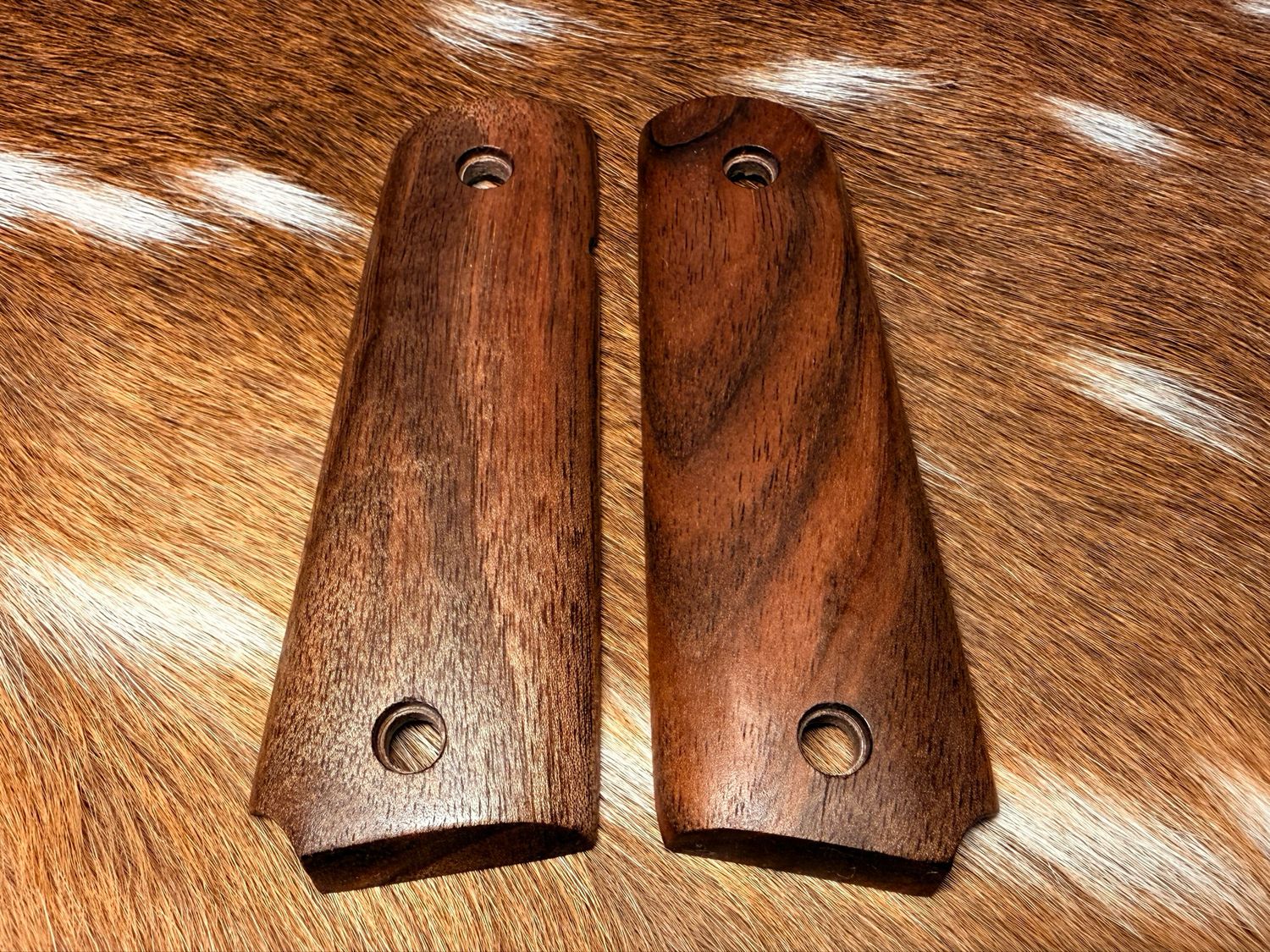 Traditional 1911 Walnut Grips Traditional 1911 Walnut Grips