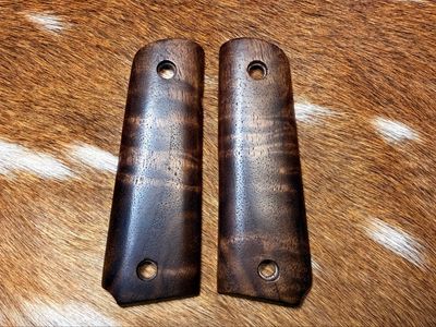 Traditional 1911 Walnut Grips