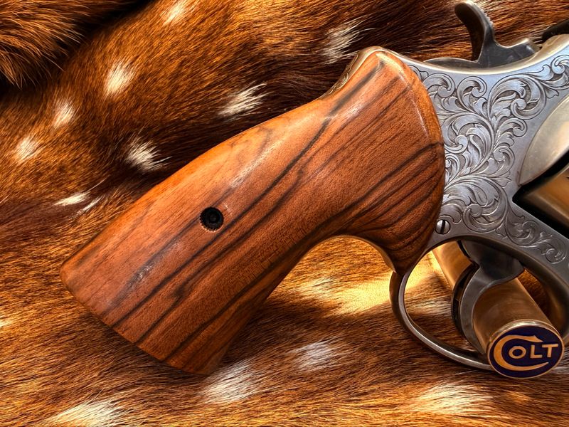 Smith & Wesson High Grade Hand-Select Walnut S&W Bear Hug Grips (N FRAME)