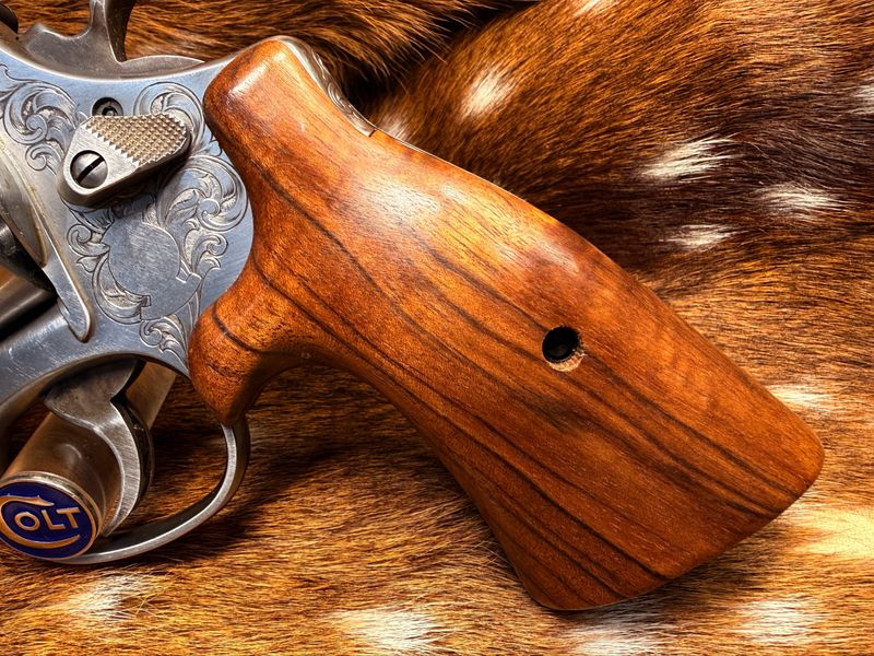 Smith & Wesson High Grade Hand-Select Walnut S&W Bear Hug Grips (N FRAME)