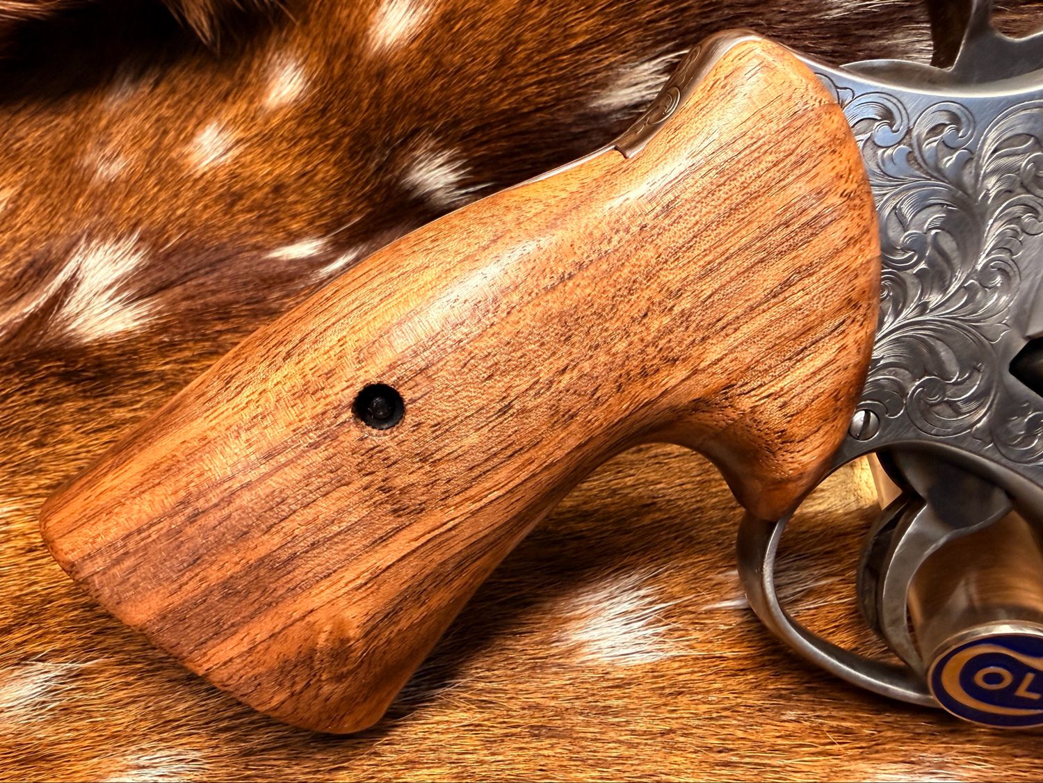 Smith & Wesson High Grade Hand-Select Walnut S&W Bear Hug Grips (N FRAME) Smith & Wesson High Grade Hand-Select Walnut S&W Bear Hug Grips (N FRAME)