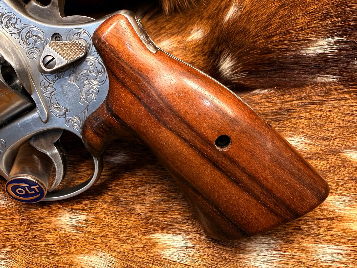 Smith & Wesson High Grade Hand-Select Walnut S&W Bear Hug Grips (N FRAME) Smith & Wesson High Grade Hand-Select Walnut S&W Bear Hug Grips (N FRAME)