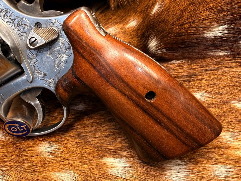 Smith & Wesson High Grade Hand-Select Walnut S&W Bear Hug Grips (N FRAME)