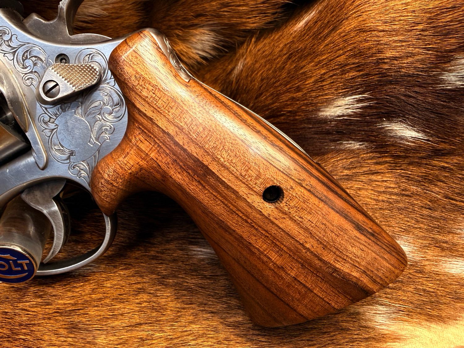 Smith & Wesson High Grade Hand-Select Walnut S&W Bear Hug Grips (N FRAME) Smith & Wesson High Grade Hand-Select Walnut S&W Bear Hug Grips (N FRAME)