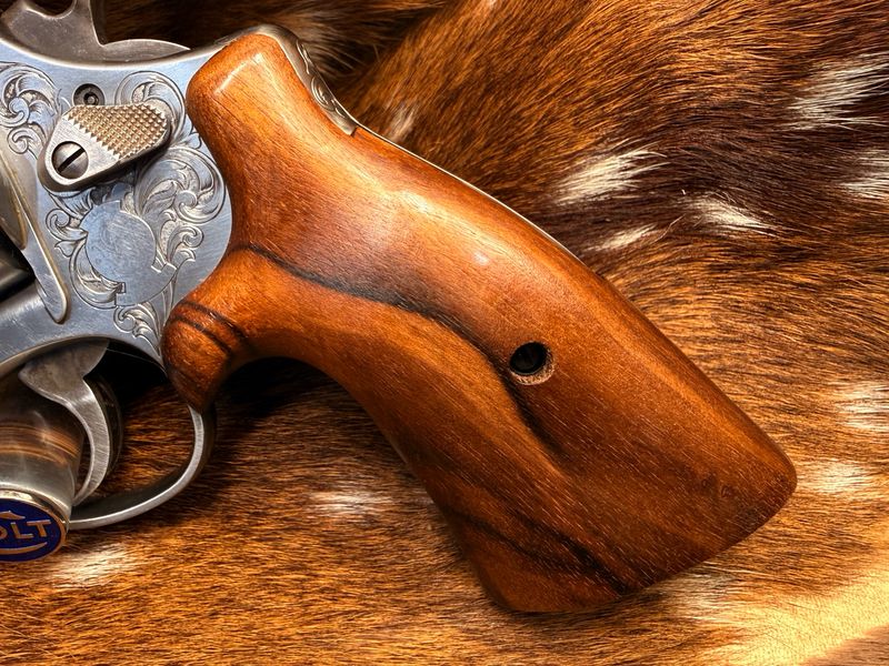 Smith & Wesson High Grade Hand-Select Walnut S&W Bear Hug Grips (N FRAME)