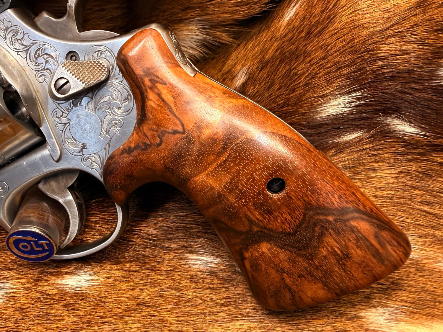 Smith & Wesson High Grade Hand-Select Walnut S&W Bear Hug Grips (N FRAME) Smith & Wesson High Grade Hand-Select Walnut S&W Bear Hug Grips (N FRAME)