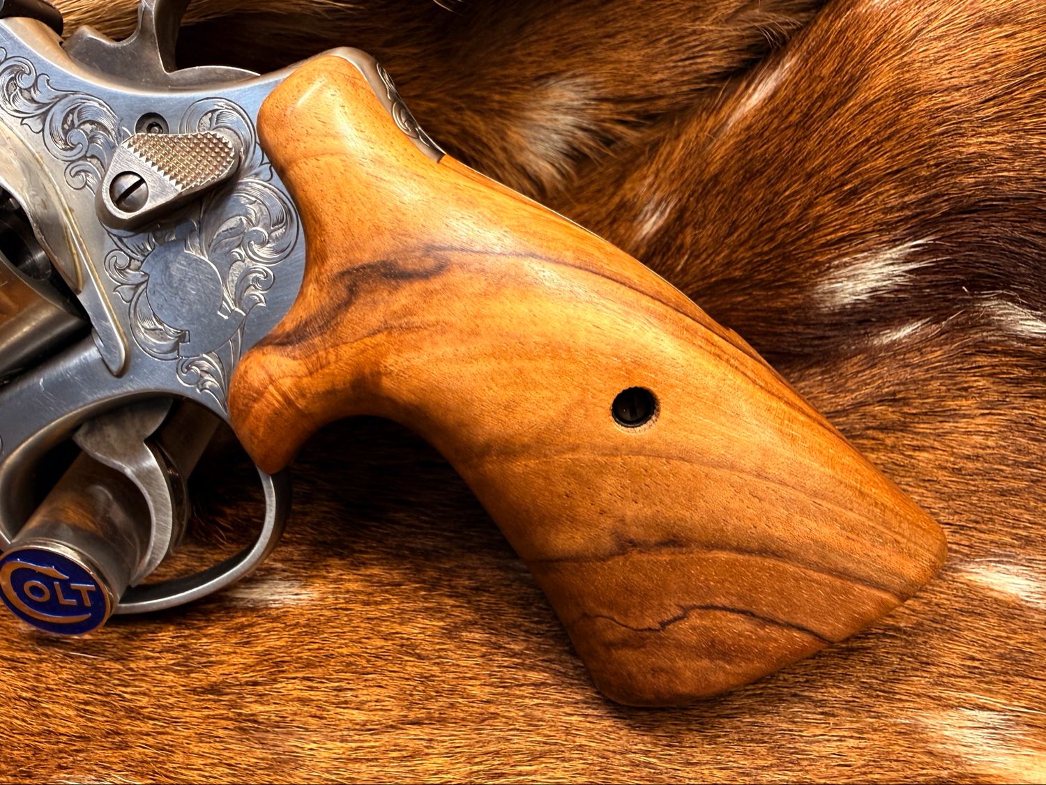 Smith & Wesson High Grade Hand-Select Walnut S&W Bear Hug Grips (N FRAME) Smith & Wesson High Grade Hand-Select Walnut S&W Bear Hug Grips (N FRAME)