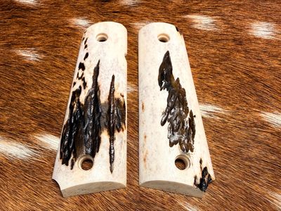 Traditional 1911 Stag Grips