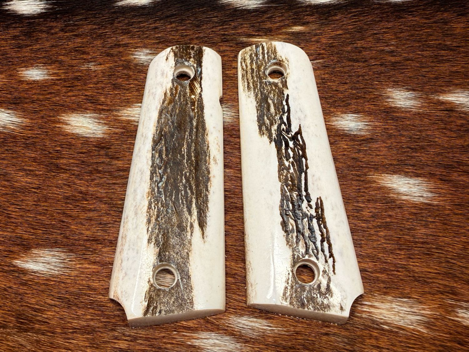 Traditional 1911 Stag Grips