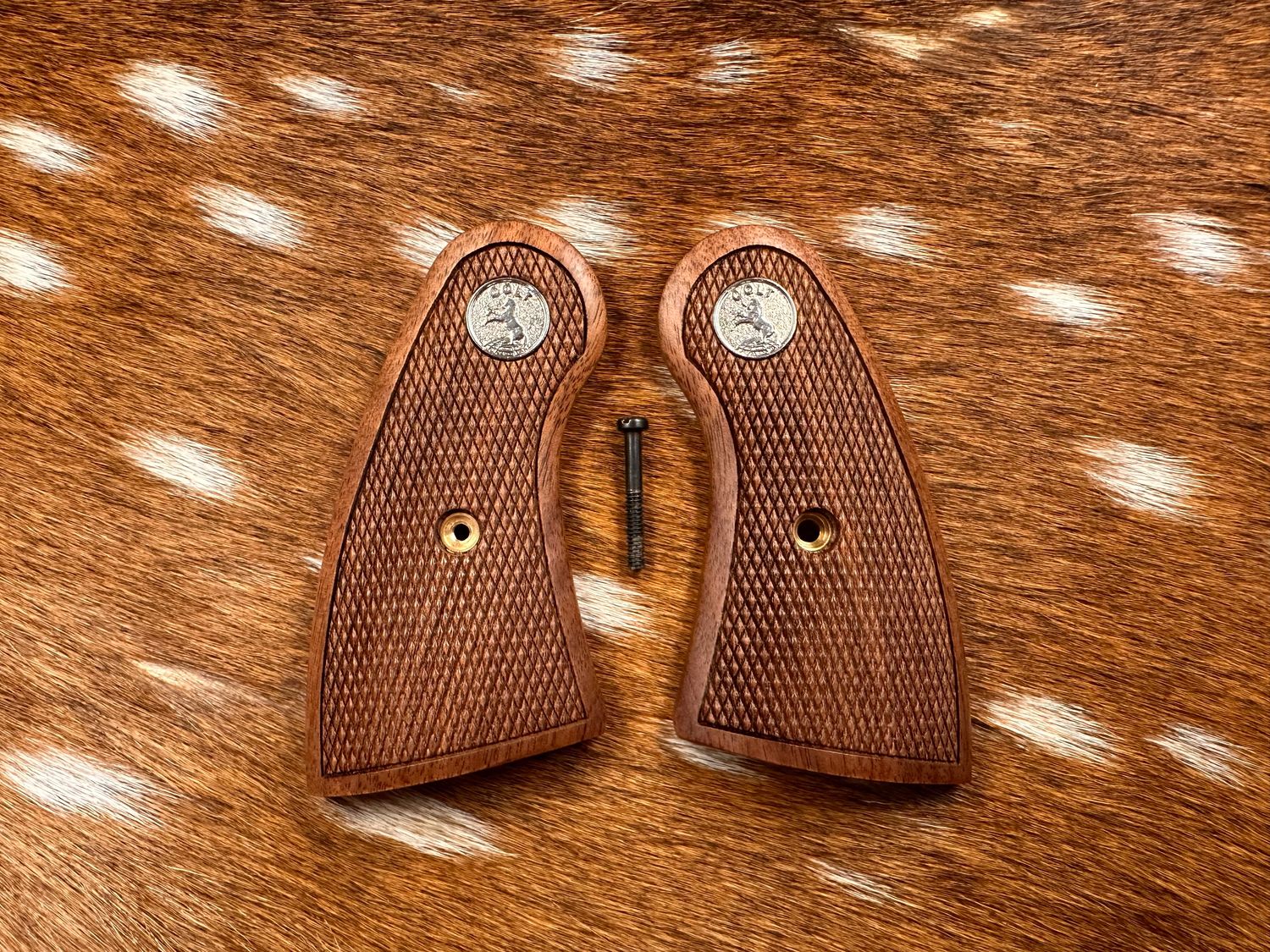 Brand New Colt Python Grips – Factory Takeoff Altamont Checkered Wood with Colt Medallions Brand New Colt Python Grips – Factory Takeoff Altamont Checkered Wood with Colt Medallions