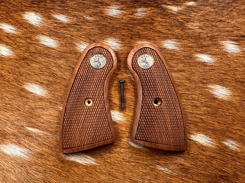 Brand New Colt Python Grips – Factory Takeoff Altamont Checkered Wood with Colt Medallions Brand New Colt Python Grips – Factory Takeoff Altamont Checkered Wood with Colt Medallions