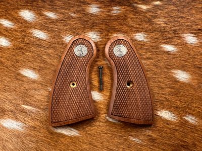 Brand New Colt Python Grips – Factory Takeoff Altamont Checkered Wood with Colt Medallions Brand New Colt Python Grips – Factory Takeoff Altamont Checkered Wood with Colt Medallions