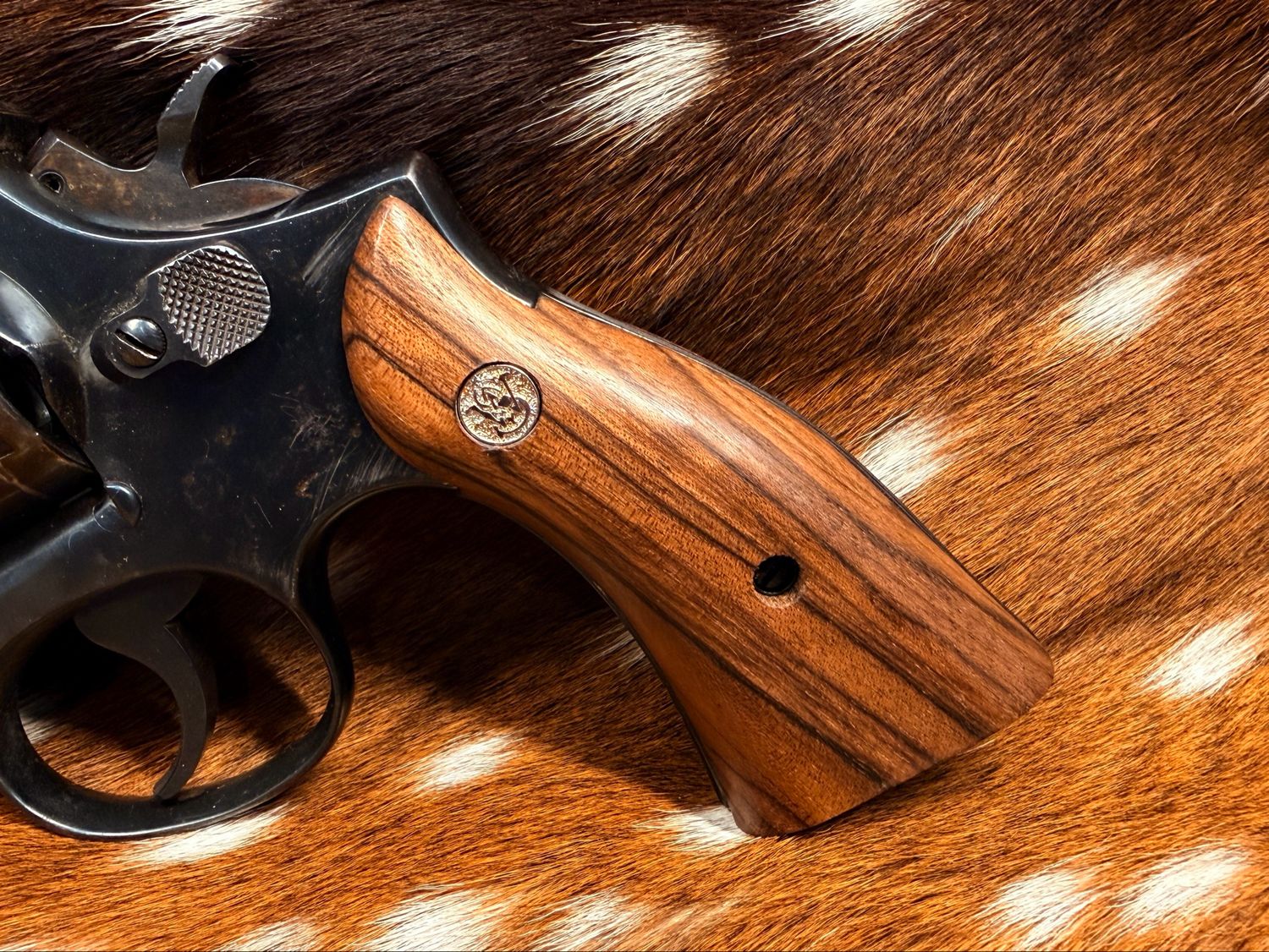 Smith & Wesson High Grade Walnut Magna Grips (Square K Frame) Smith & Wesson High Grade Walnut Magna Grips (Square K Frame)