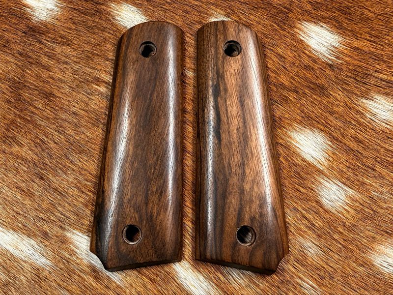Traditional 1911 Walnut Grips