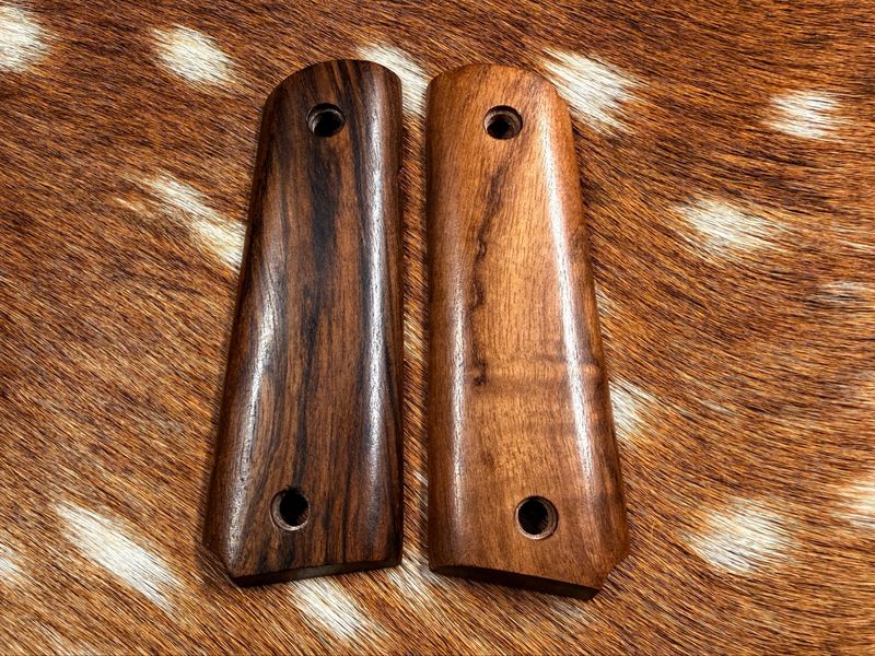 Traditional 1911 Walnut Grips