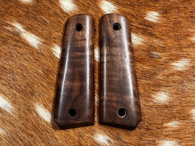 Traditional 1911 Walnut Grips Traditional 1911 Walnut Grips