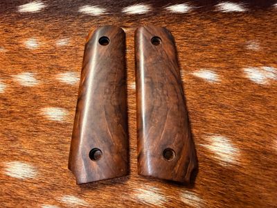 Traditional 1911 Walnut Grips