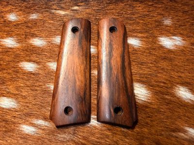 Traditional 1911 Walnut Grips