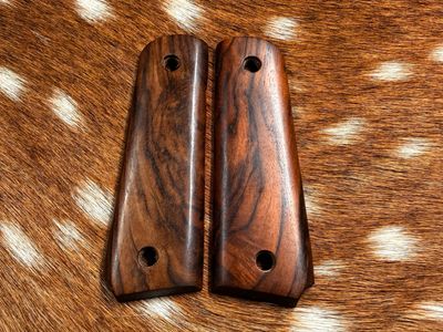 Traditional 1911 Walnut Grips
