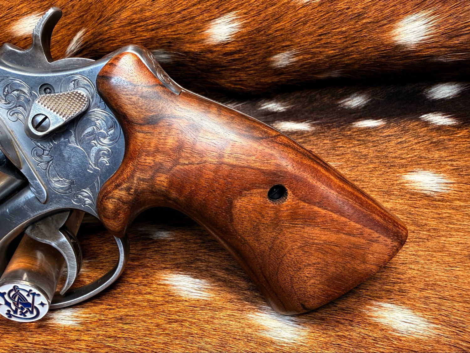 Smith & Wesson High Grade Hand-Select Walnut S&W Bear Hug Grips (N FRAME)