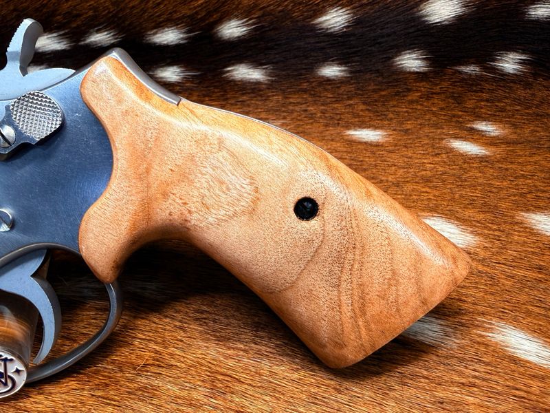 Smith & Wesson High Grade Hand Select Bastogne S&W Bear Hug Grips (K/L Round FRAME)