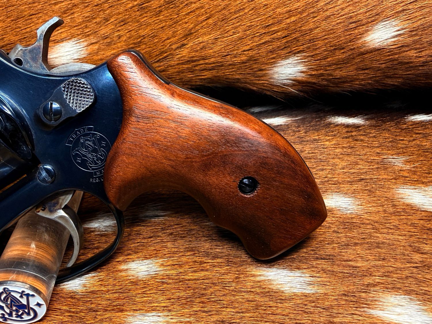 Smith & Wesson High Grade Walnut Grips (J Frame Boot Grip Finger Groove)