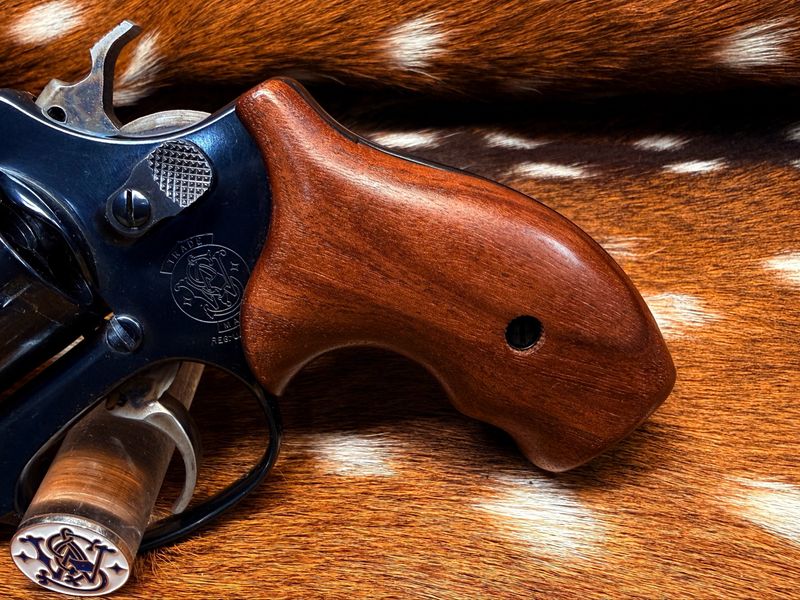 Smith & Wesson High Grade Walnut Grips (J Frame Boot Grip Finger Groove)